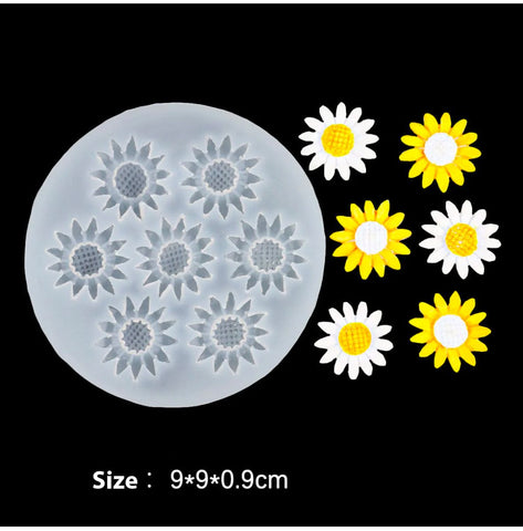7 In 1 Daisy Candle Mold