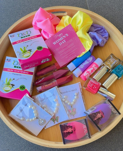 Free Gifts hamper 7 Different big products